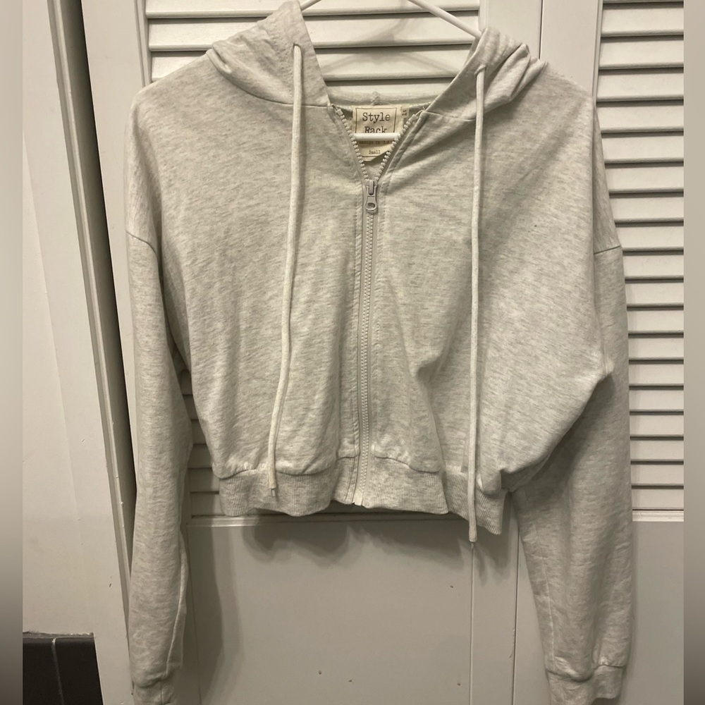 Cropped cream colored jacket